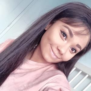 Meet your Posher, Adrienne